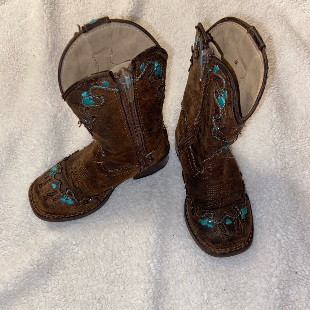 Girls boots
